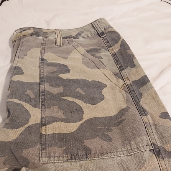 4/$25Cameo print mom jeans high wasted cargo style - Picture 4 of 5